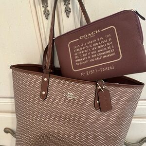 NWT Coach Tote bag. Reversible.